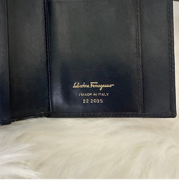 Salvatore Ferragamo Calf Skin Continental - Picture 10 of 15